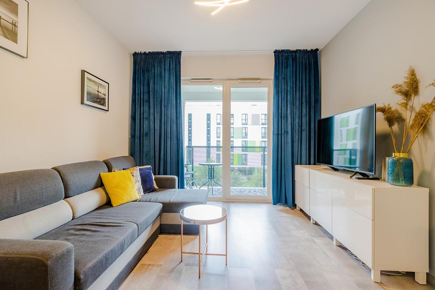 Family Apartment Zoliborz By Noclegi Renters 华沙 外观 照片